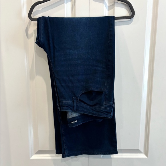 Old Navy High-Waisted Wow Wide-Leg Jeans - Picture 4 of 9